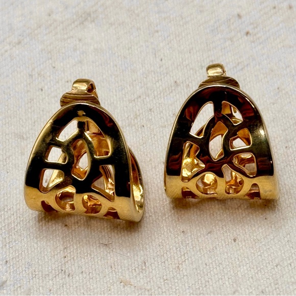 Vintage Clip On Gold-Tone Earrings - Picture 2 of 5